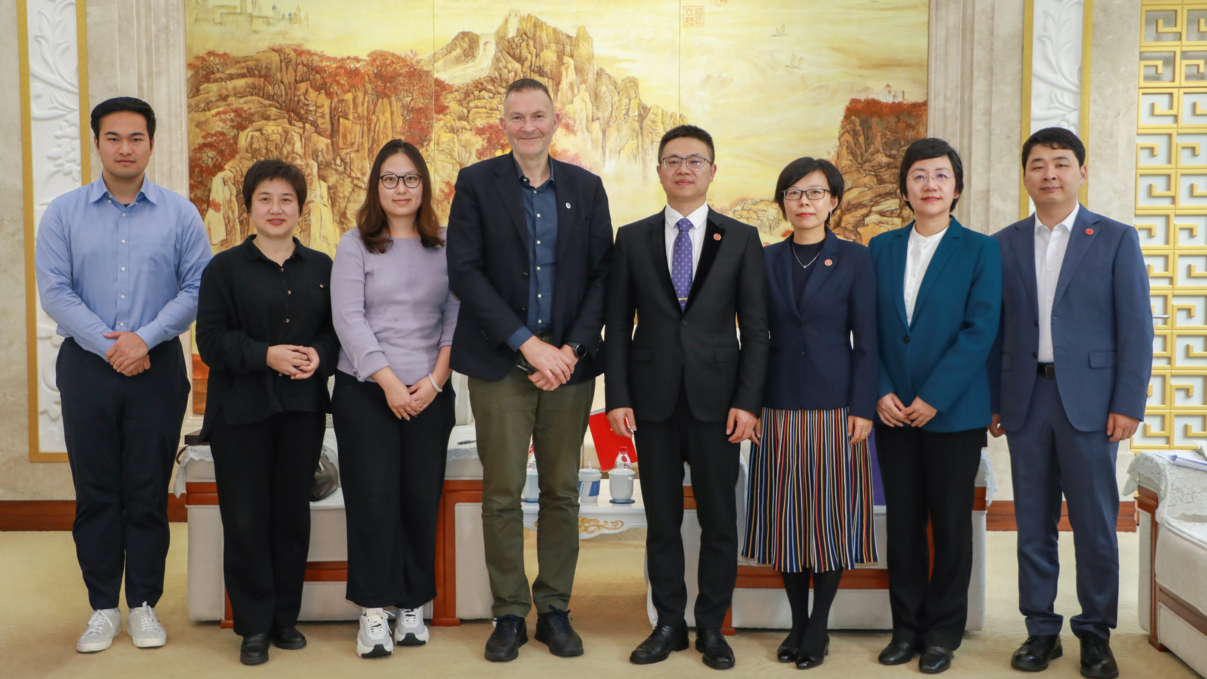 英國拉夫堡大學(xué)協(xié)理副校長訪問上海外國語大學(xué)并為新傳師生開展學(xué)術(shù)講座